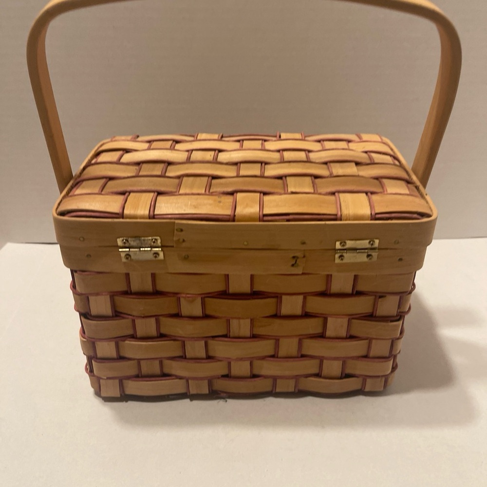 Woven Savannah Pheasant Basket with Handle & lid